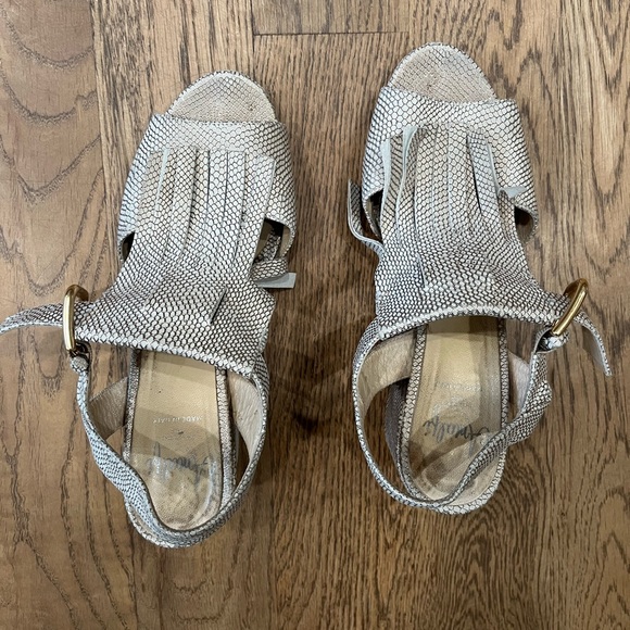 Amalfi Leather fringe block heel sandals in creme and gold - Picture 2 of 4